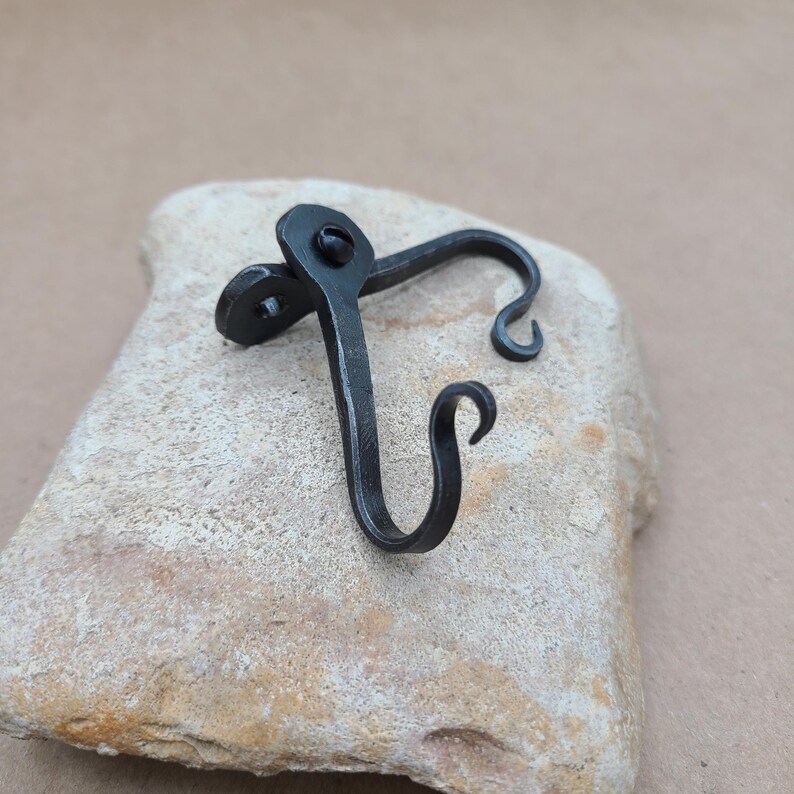Hand Forged Horseshoe Nail Hooks - 5 Pack - Image 4